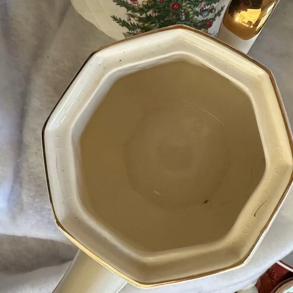 Vintage Christmas Tea Pot Set of 2 - Picture 10 of 11
